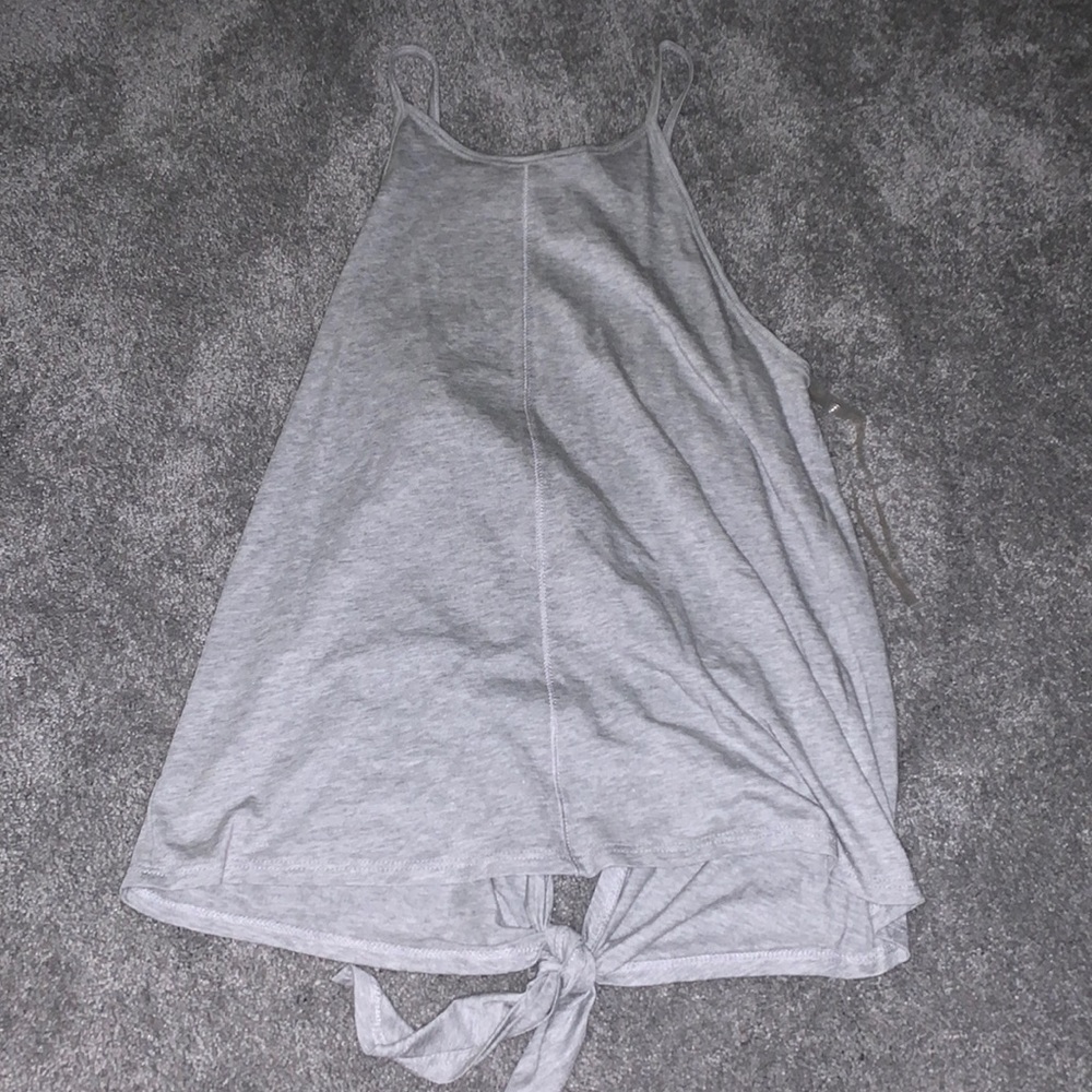 grey tank top